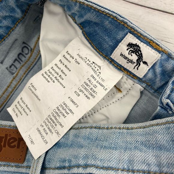 Wrangler Women’s Distressed High Rise Wide Leg Jeans Size 6 NWOT. - Picture 5 of 7